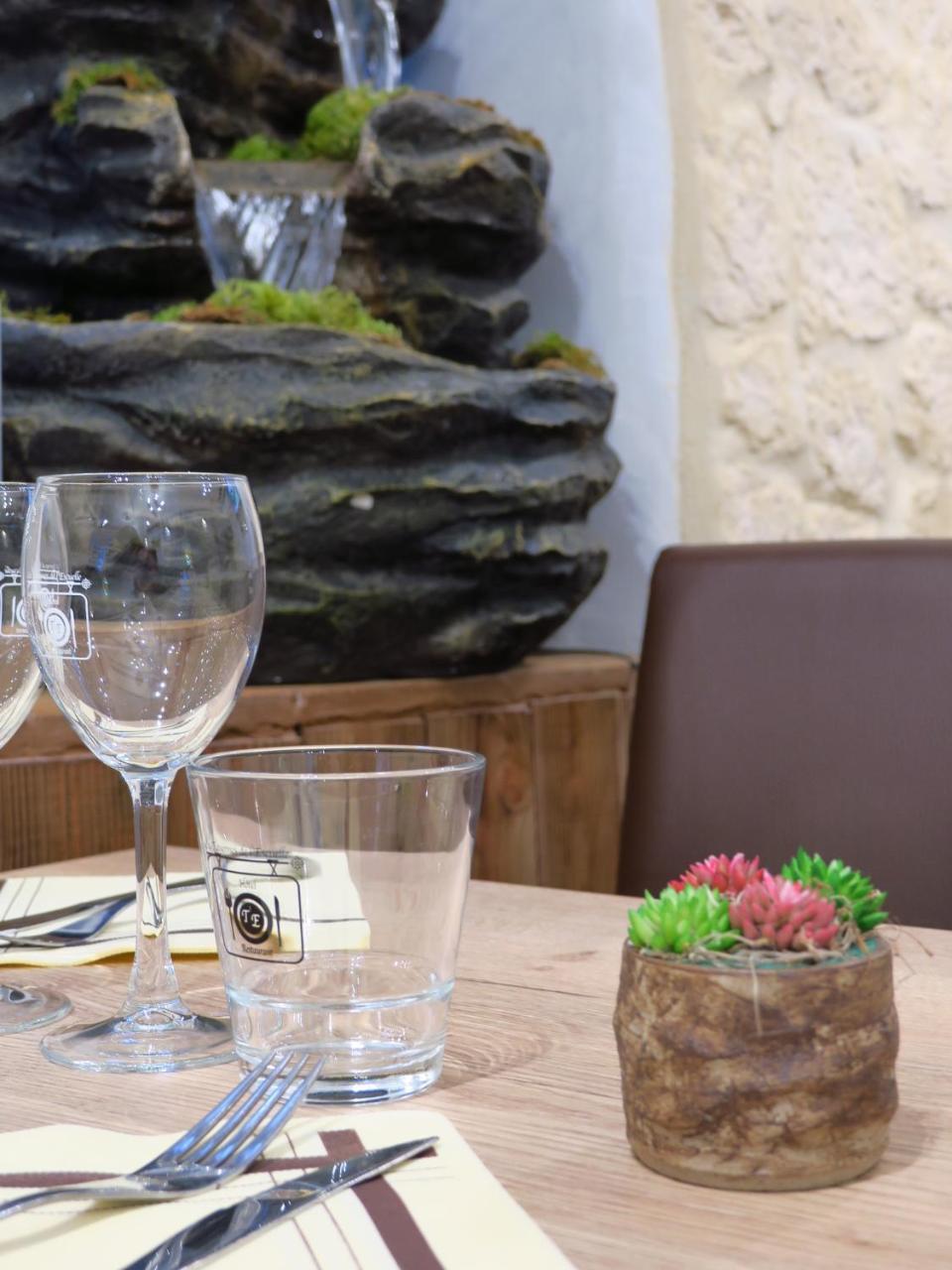 La Taverne de l'Escuelle Saint-Guilhem-le-Desert Exterior foto